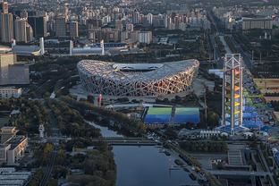 Phóng viên: 8 người bị thương vắng mặt ở Real Madrid hôm nay, Jose cũng vắng mặt vì sốt.